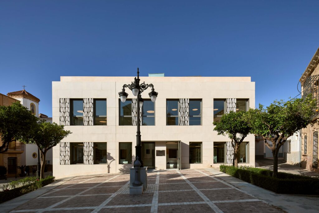 Imagen Frontal de la biblioteca
