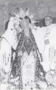 Nueva coronación Viregen Angustias por el Párroco D.Juan Fernández Marin, 1973
