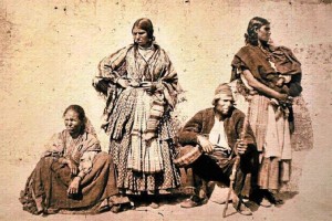 Familia gitana. Considerada la primera imagen de gitanos andaluces, fechada entre 1860-1863